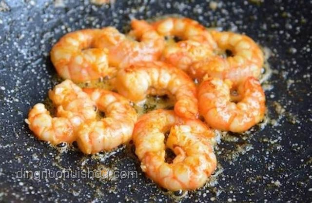 天生自带鲜味的食材大比拼：海鲜、菌菇、肉类与蔬菜的鲜味探秘